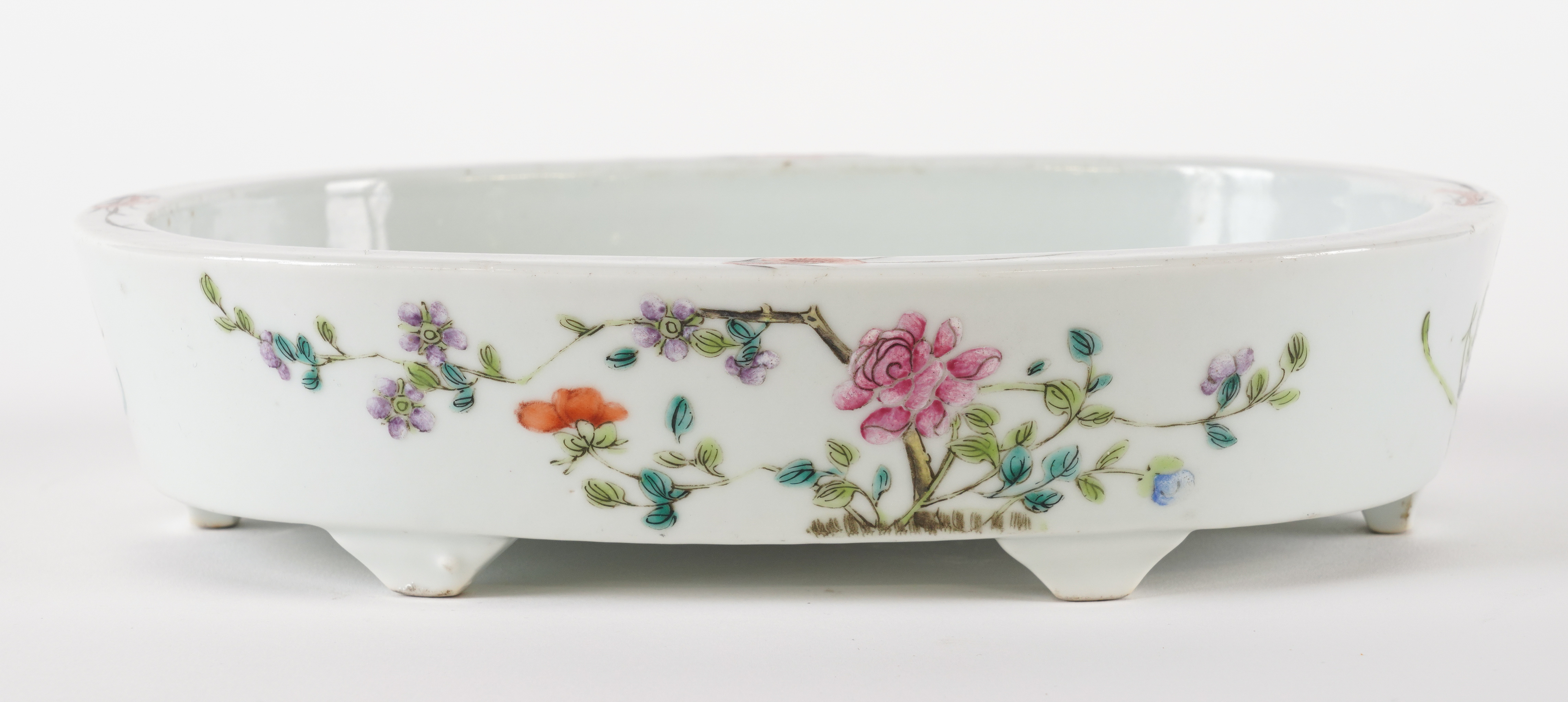 A CHINESE FAMILLE-ROSE PLANTER - Image 3 of 4