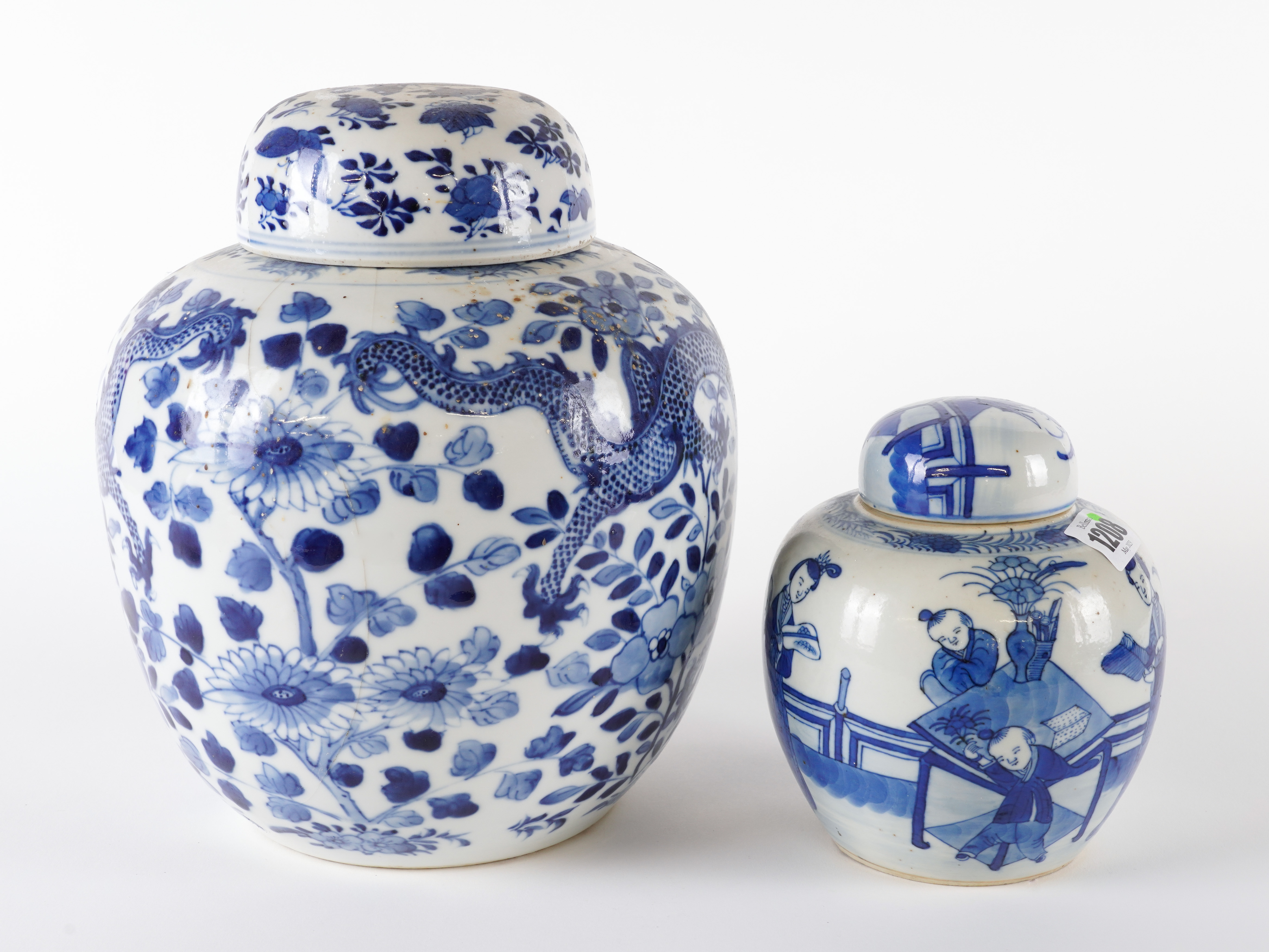 A CHINESE BLUE AND WHITE JAR AND COVER - Image 2 of 6
