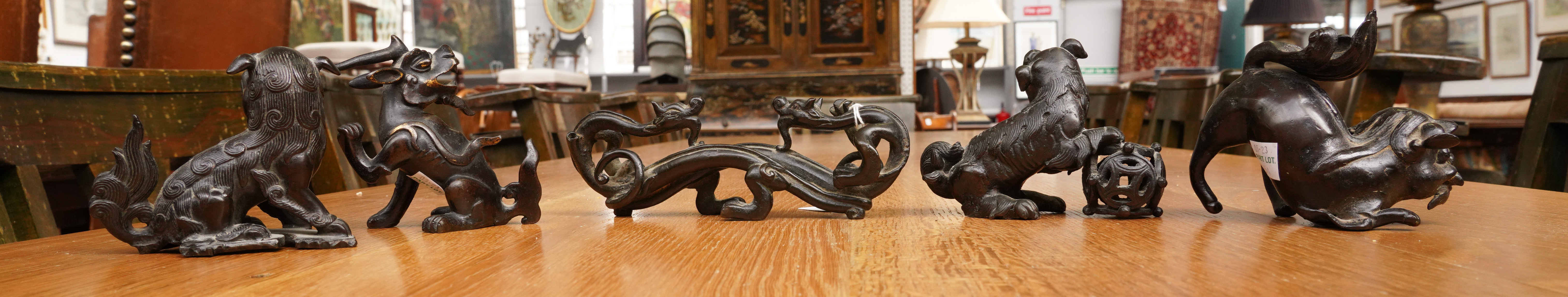 A CHINESE BRONZE `CHILONG' BRUSH REST - Image 4 of 5
