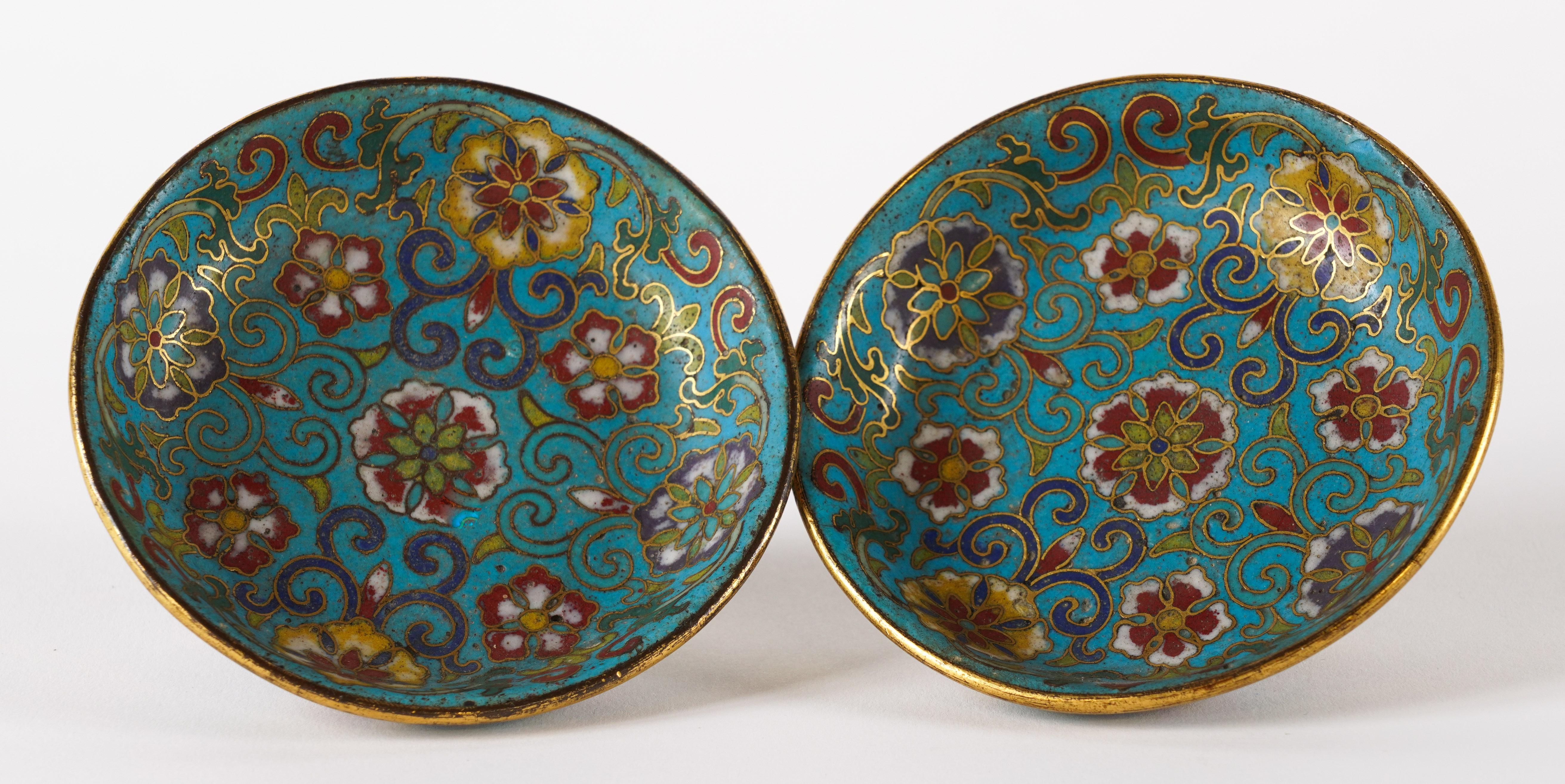 A PAIR OF CHINESE SMALL GILT-BRONZE AND CLOISONNE ENAMEL STEM DISHES (2)