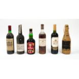 A BOTTLE OF PORT, A NOVELTY ST ANDREWS WHISKY CADDY AND FOUR BOTTLES OF WINE (6)