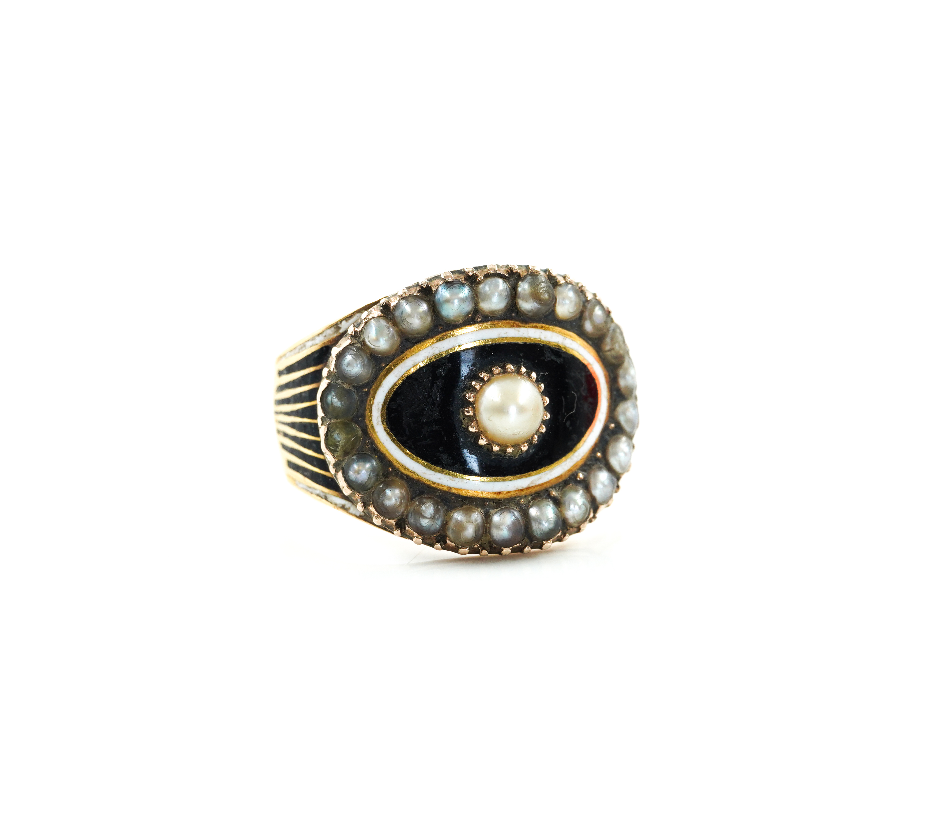 A LATE 18TH CENTURY GOLD, ENAMELLED AND HALF PEARL SET MOURNING RING