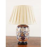 AN IMARI STYLE BALUSTER TABLE LAMP AND SHADE