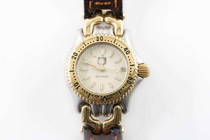 A TAG HEUER LADY'S WRISTWATCH