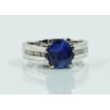 A WHITE GOLD, SAPPHIRE AND DIAMOND RING