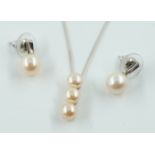 A WHITE GOLD AND CULTURED PEARL NECKLACE AND A PAIR OF CULTURED PEARL EARRINGS