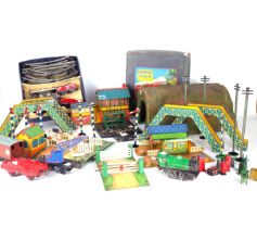 HORNBY 0 GAUGE, A GROUP OF MOSTLY UNBOXED ITEMS AND ACCESSORIES, INCLUDING A BOXED "M O" SET