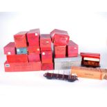 HORNBY 0 GAUGE, A GROUP OF BOXED ITEMS INCLUDING TENDERS, CROSSINGS AND SUNDRY