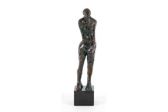 CLIFFORD CUNDY (BRITISH 1926-1992): A GREEN AND BLACK PATINATED BRONZE FIGURE - Image 3 of 4