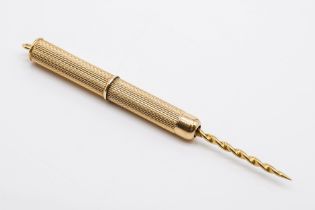 A 9CT GOLD CIGAR PRICKER