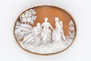 A GOLD MOUNTED OVAL SHELL CAMEO BROOCH