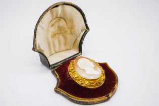 A VICTORIAN GOLD MOUNTED OVAL SHELL CAMEO BROOCH