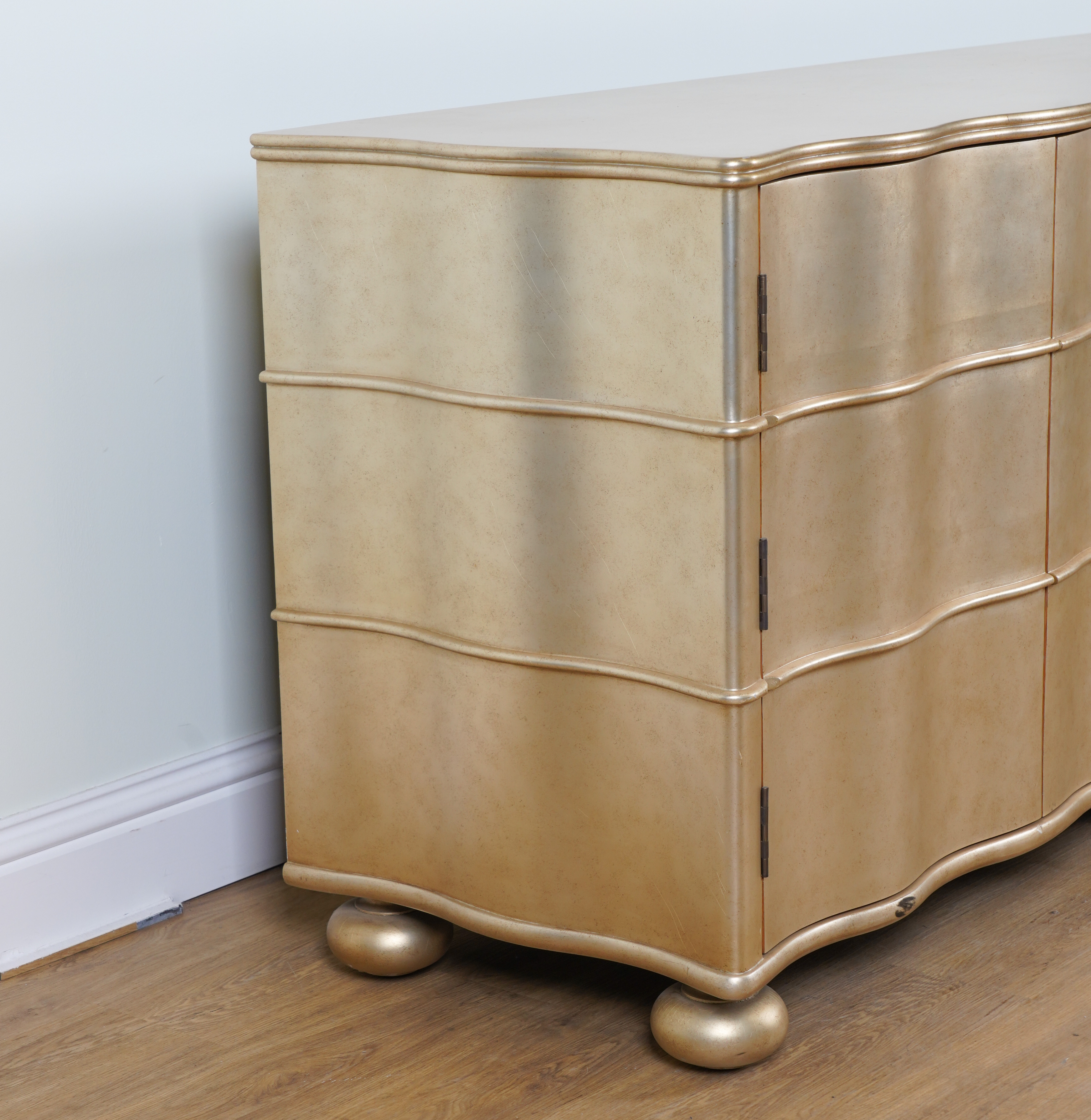 PAUL MARTIN; A GOLD PAINTED WAVY FRONTED FOUR DOOR LOW CABINET - Image 4 of 4