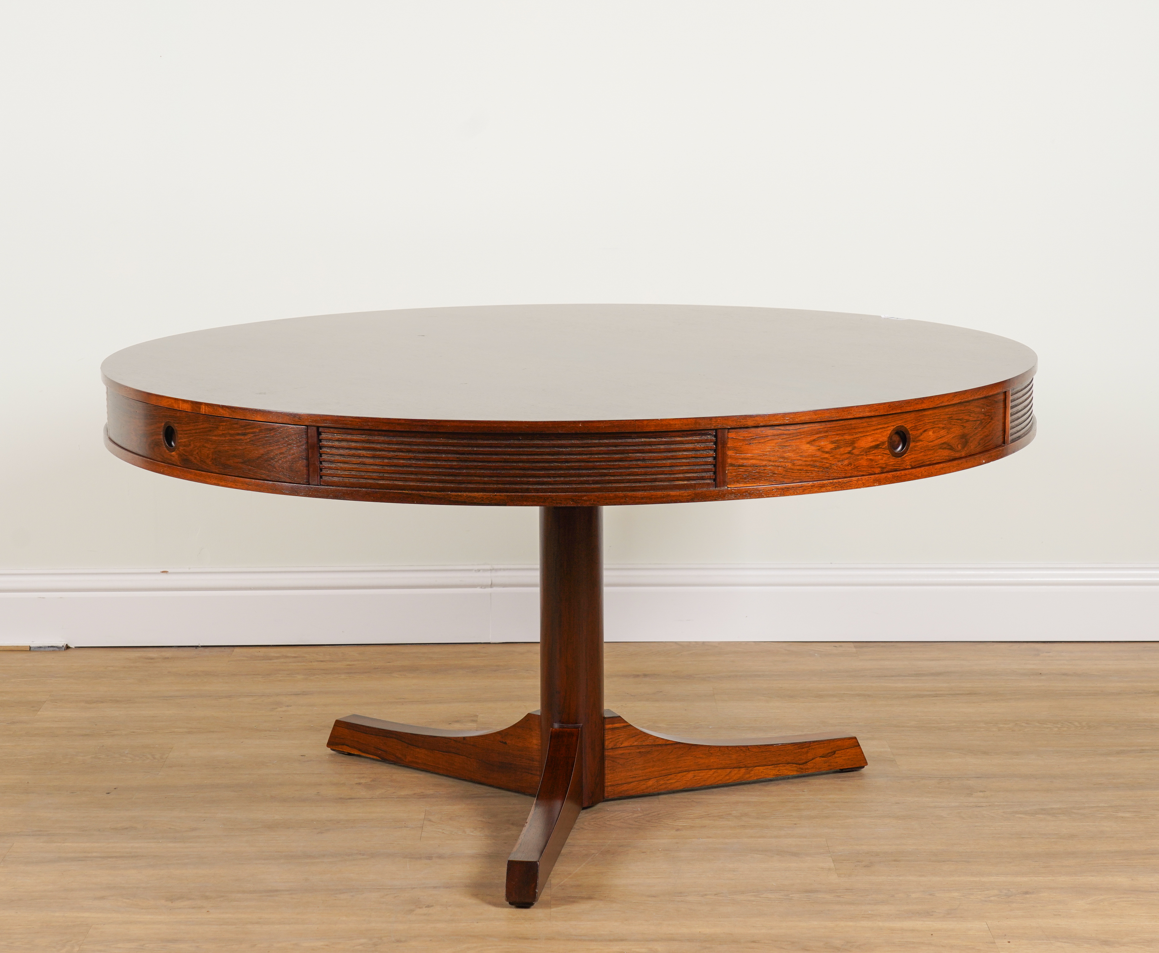 ARCHIE SHINE FOR HEALS FURNITURE; A MID 20TH CENTURY ROSEWOOD CIRCULAR DINING TABLE