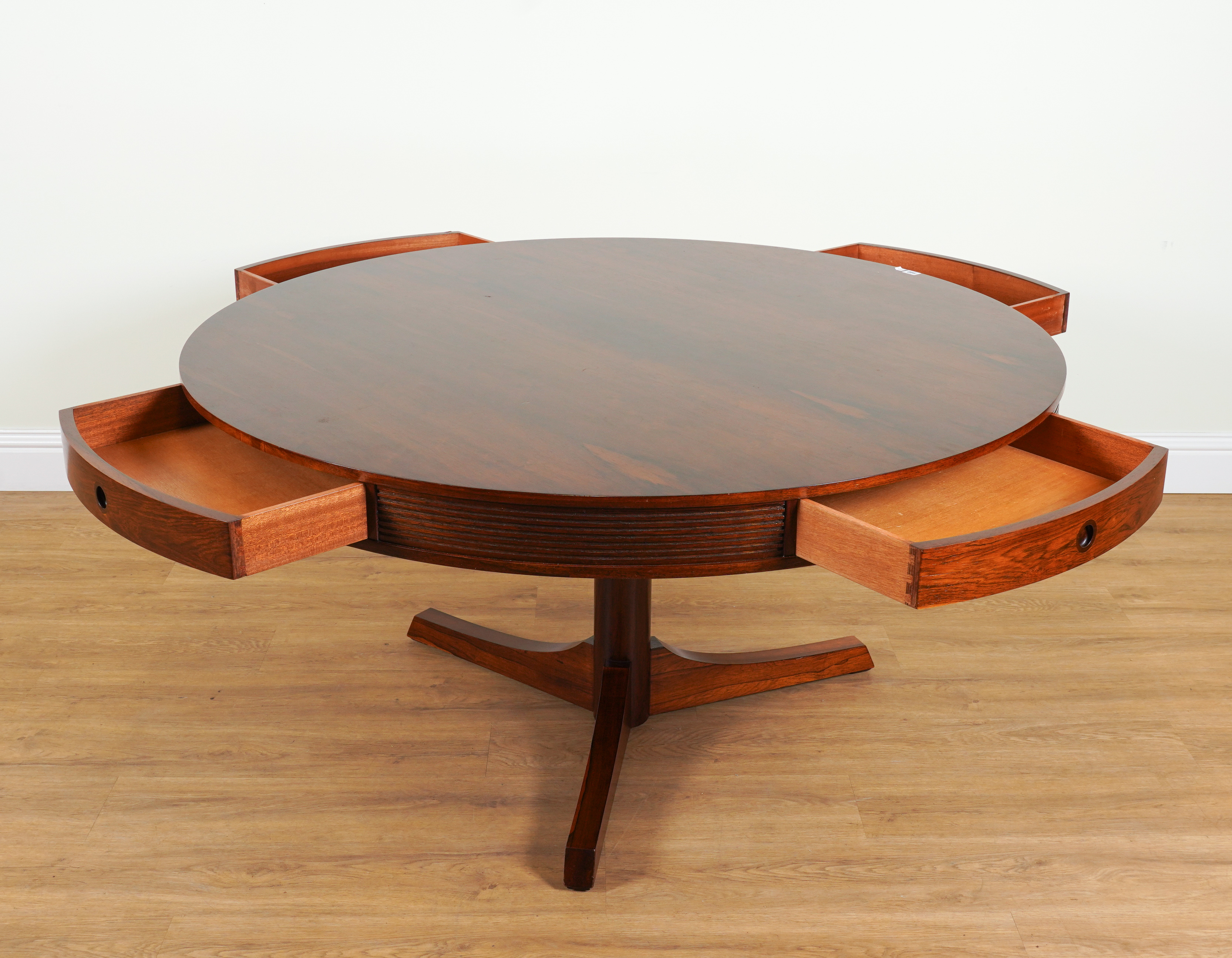 ARCHIE SHINE FOR HEALS FURNITURE; A MID 20TH CENTURY ROSEWOOD CIRCULAR DINING TABLE - Image 6 of 7