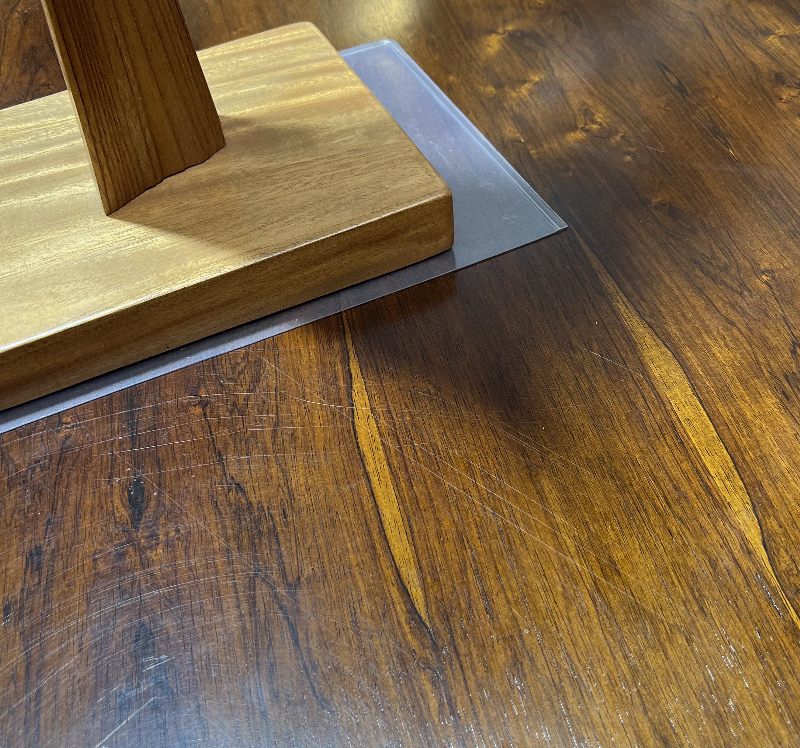 ARCHIE SHINE FOR HEALS FURNITURE; A MID 20TH CENTURY ROSEWOOD CIRCULAR DINING TABLE - Image 3 of 7