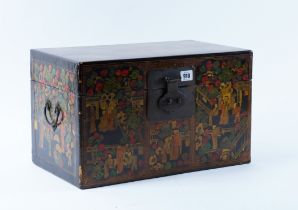 A 19TH CENTURY CHINESE EXPORT LACQUER BOX