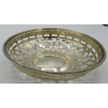 A silver circular bon bon dish with pierced decoration. Approx: 6" across. Birmingham 1910. 3.8 troy