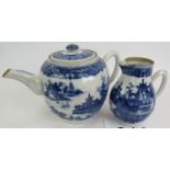 An 18th century Chinese blue and white porcelain teapot and cover, decorated with a continual