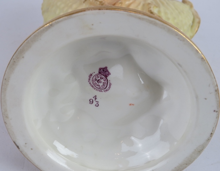 A Royal Worcester blush nautilus shell with lizard, date marked 1895, and a Royal Worcester - Image 5 of 5