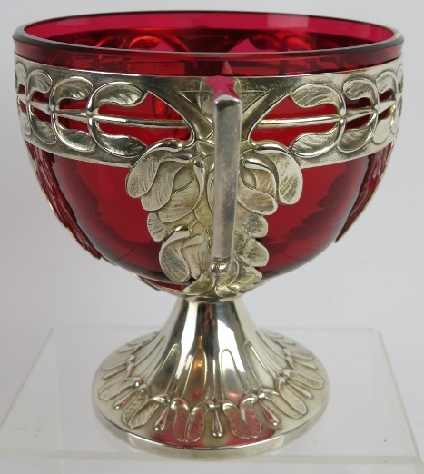 An early 20th century WMF silver plated two handled bowl with Cranberry glass liner and mistletoe - Image 3 of 5