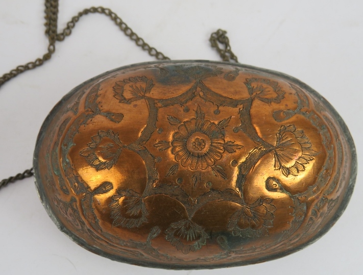 A small Middle Eastern copper Kashkul begging bowl with ornate chased decoration and chain handle. - Image 3 of 4