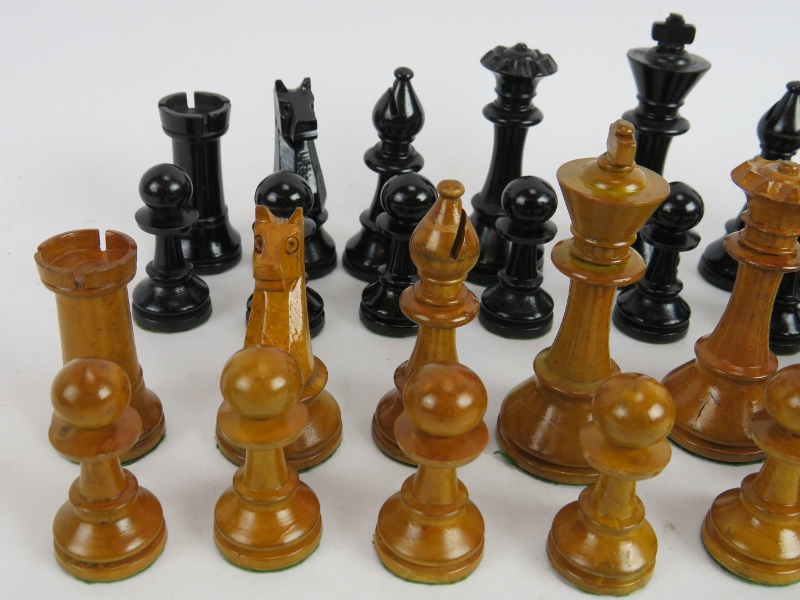 A vintage Staunton pattern chess set, tallest piece 7.5cm. Unweighted, felt based. Condition report: - Image 2 of 4