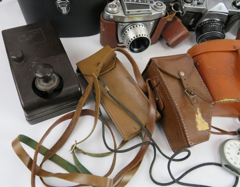 A mixed lot of photographic and other equipment including a Pentax Spotmatic SP 35mm camera, Lumix - Image 4 of 6