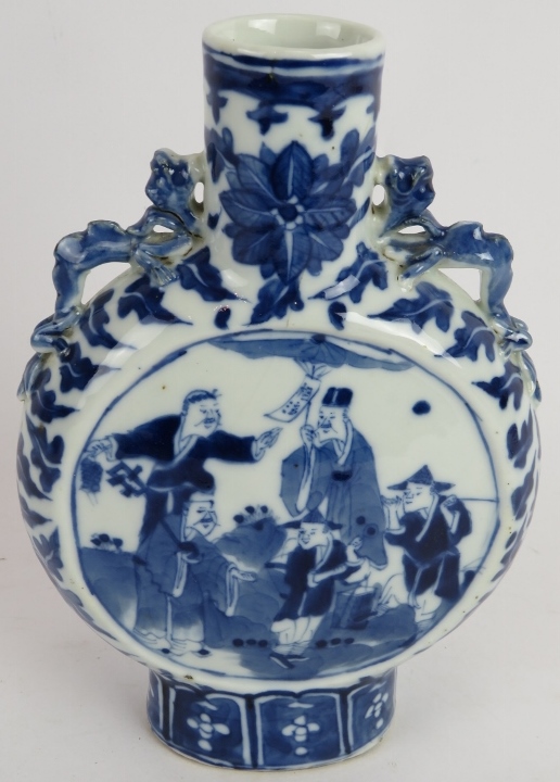 An antique Chinese porcelain moon vase with blue and white decoration and dragon handles. Height - Image 2 of 13
