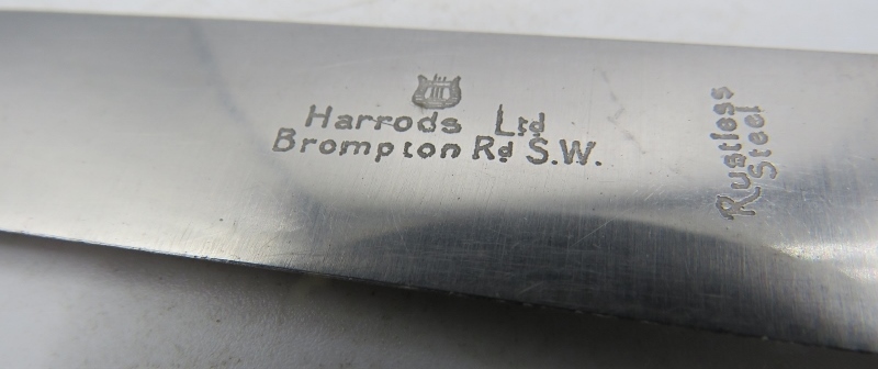 A set of 12 silver handled Queens pattern dinner knives, London 1890. Harrods Ltd. Brompton Road. - Image 3 of 6