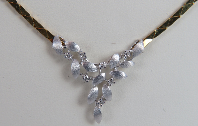 An 18ct yellow & white gold delicate necklace. The centre design having leaf decoration and set with - Image 2 of 3