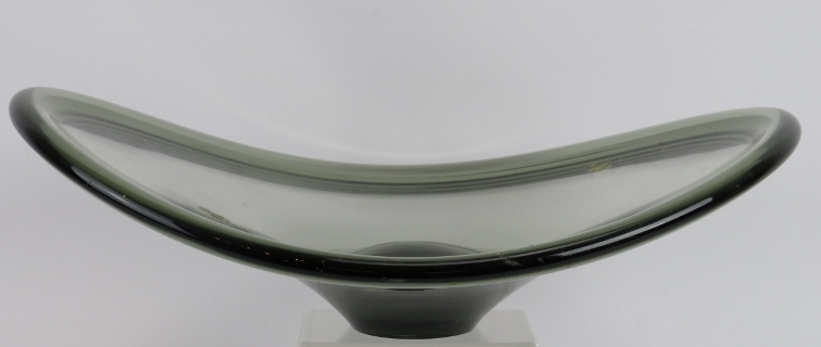 A 1960s Danish smoked studio glass bowl of elliptical form signed by Per Lutken, Holmegaard, 1961. - Image 2 of 3