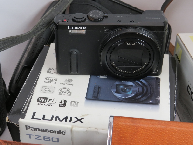 A mixed lot of photographic and other equipment including a Pentax Spotmatic SP 35mm camera, Lumix - Image 6 of 6