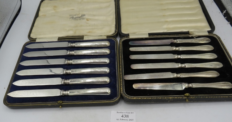 2 sets of silver handled tea knives. Sheffield 1924 and 1933. Both boxed. Condition report: Some