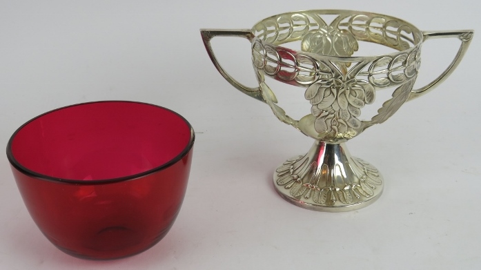 An early 20th century WMF silver plated two handled bowl with Cranberry glass liner and mistletoe - Image 4 of 5
