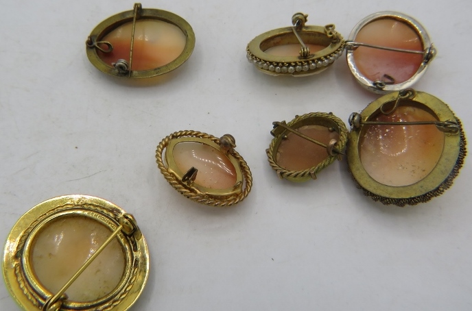 A collection of 7 mainly vintage Cameo brooches/pendants, to include one with seed pearls. Condition - Image 2 of 3