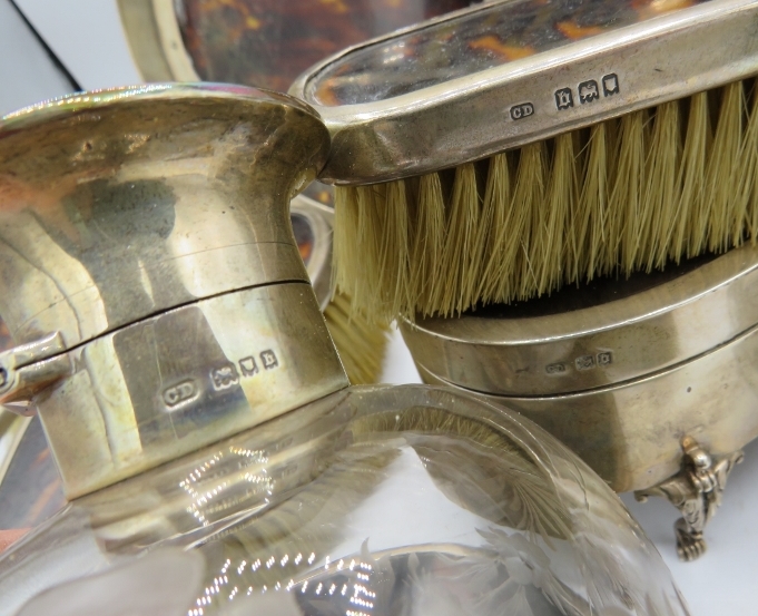 An 11 piece silver and tortoishell dressing table set. Comprising of jewellery box, 4 engraved glass - Image 2 of 8