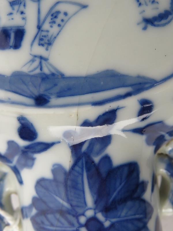 An antique Chinese porcelain moon vase with blue and white decoration and dragon handles. Height - Image 13 of 13