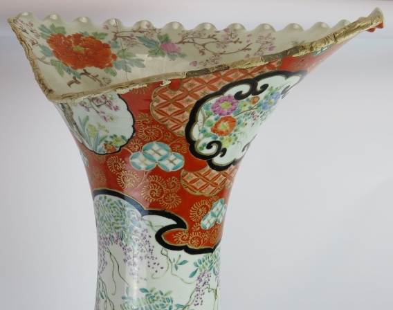 A large antique Japanese floor vase, Meiji period, hand decorated with Geisha Cartouche among - Image 3 of 6