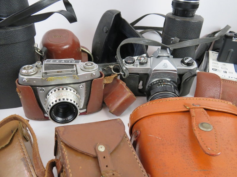 A mixed lot of photographic and other equipment including a Pentax Spotmatic SP 35mm camera, Lumix - Image 3 of 6