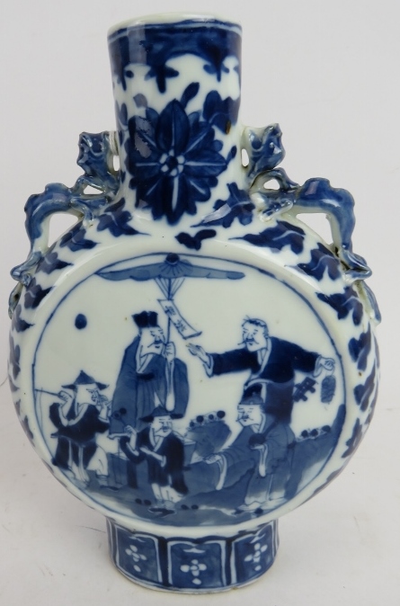 An antique Chinese porcelain moon vase with blue and white decoration and dragon handles. Height - Image 7 of 13