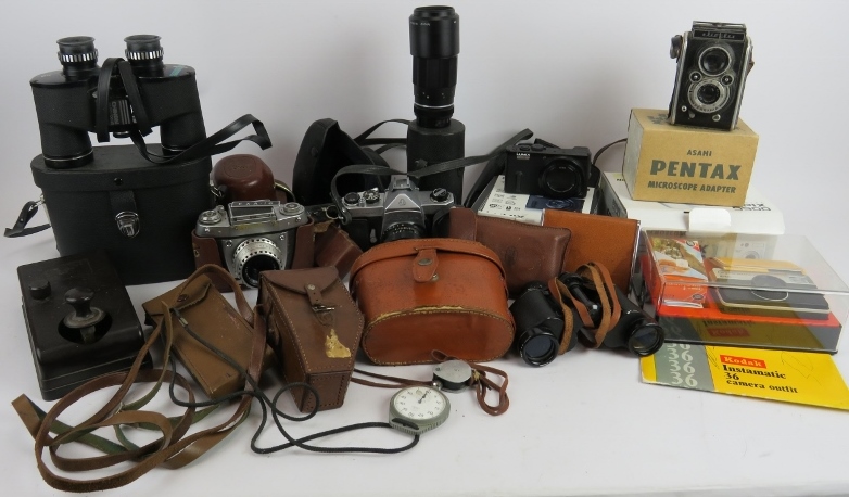 A mixed lot of photographic and other equipment including a Pentax Spotmatic SP 35mm camera, Lumix - Image 2 of 6