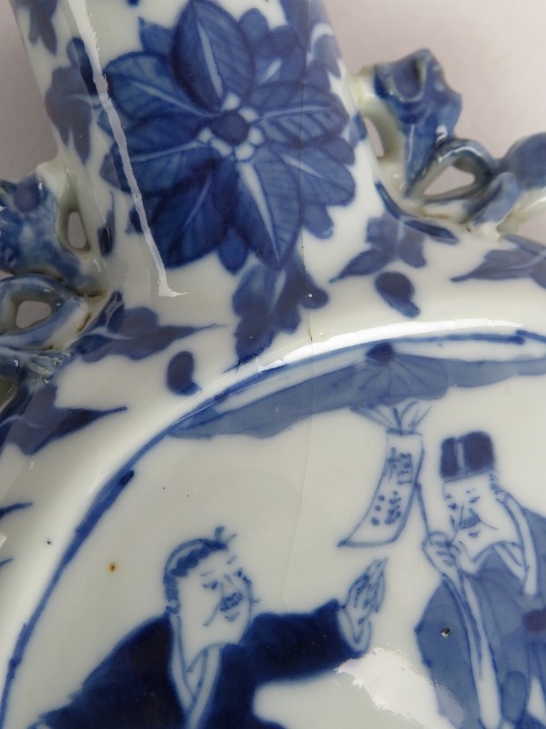 An antique Chinese porcelain moon vase with blue and white decoration and dragon handles. Height - Image 5 of 13