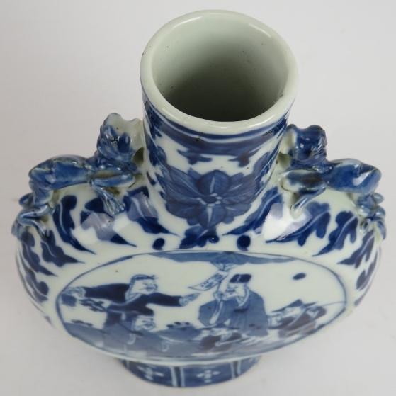 An antique Chinese porcelain moon vase with blue and white decoration and dragon handles. Height - Image 3 of 13