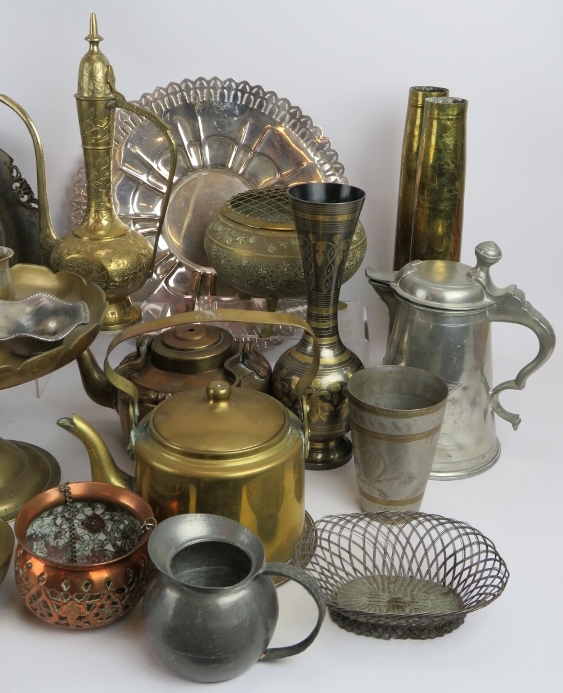 A mixed lot of metal ware including silver plate, pewter, brass, copper and white metal, pots, - Image 4 of 5