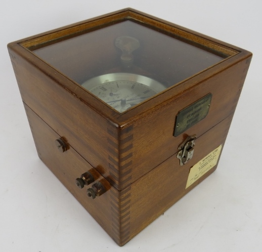 A cased ships marine chronometer by Thomas Mercer Ltd., St. Albans, No: 17991. Mid 20th century, - Image 3 of 4