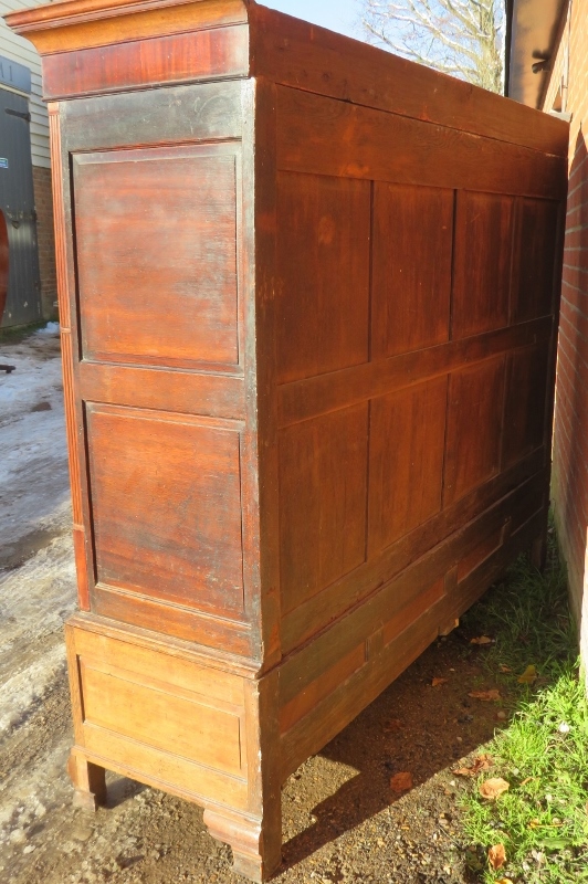 A good 18th century Welsh oak livery cupboard, the inlaid cornice featuring a central butterfly, - Image 7 of 8