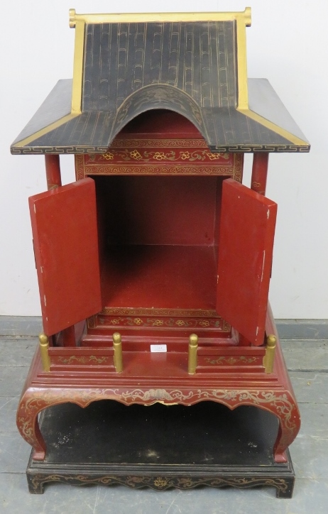 A vintage Chinese temple cabinet, the red lacquer hand painted with traditional scenes and gold - Image 3 of 5