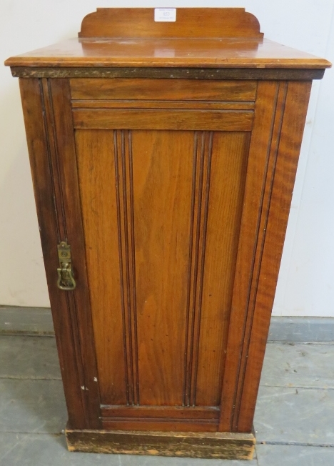 An Edwardian mahogany bedside cabinet, with reeded door and fitted shelf, on a plinth base. H81