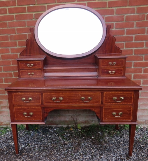 An Edwardian mahogany Regency Revival, c.1900, dressing table featuring crossbanded satin walnut